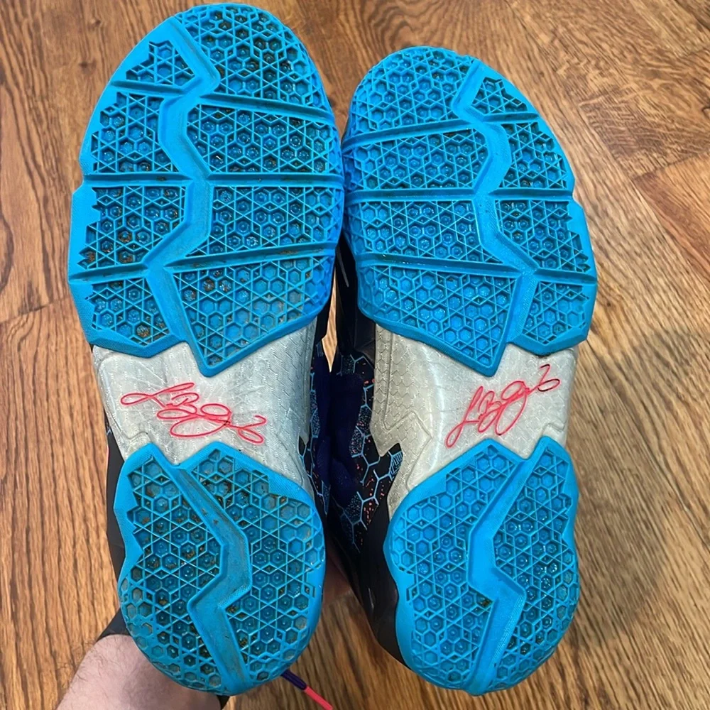 Boy’s Nike LeBron XI Summit Lake Hornets Sneakers. Size 6Y. Excellent/Like New.